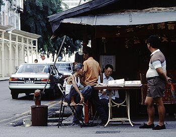 © Norbert Pousseur - Echoppe-bar dans vieille ville - Photographie Norbert Pousseur