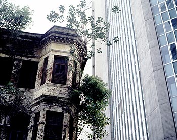 © Norbert Pousseur - Ruines et building en centre ville - Photographie Norbert Pousseur