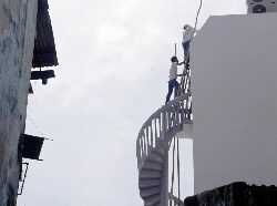 © Norbert Pousseur - Restauration d'un escalier en colimaçon, à Singapour