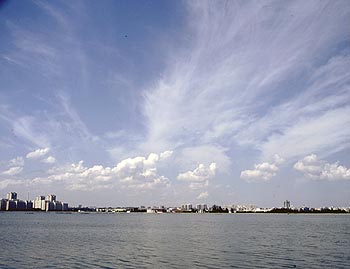 © Norbert Pousseur - Singapour - Port de Singapour - mer et ciel