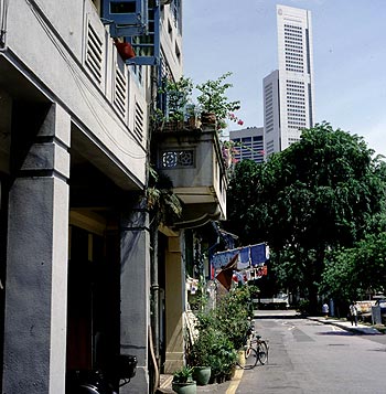 © Norbert Pousseur - Rue proche du centre ville