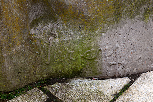 Signature illisble pour les visages à Arlon - © artiste inconnu - photo Norbert Pousseur