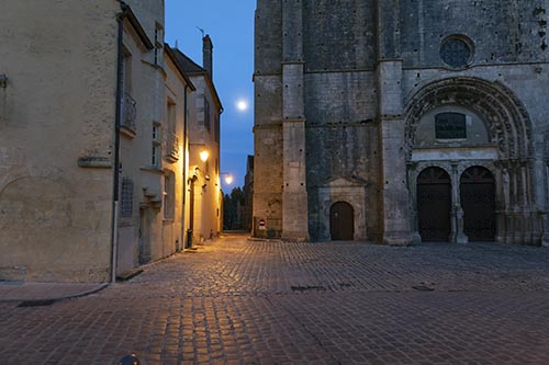 La façade de l'église d'Avallon - © Norbert Pousseur
