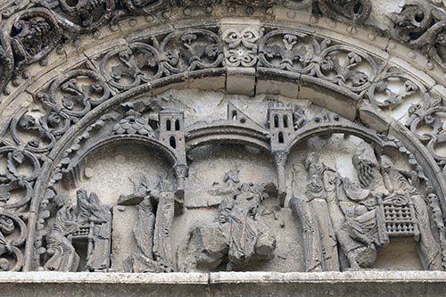 Le portail principal de l'église d'Avallon - © Norbert Pousseur