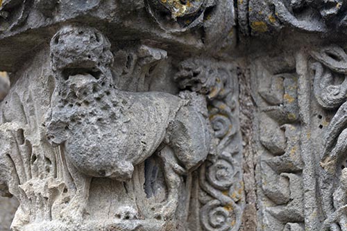 Sculpture de lion ou de griffon à Avallon - © Norbert Pousseur