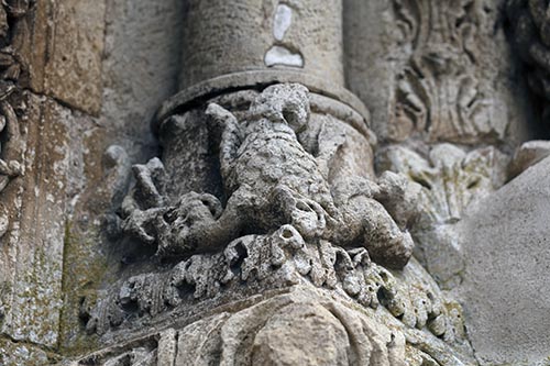 Forme de scorpion, sculpture d'Avallon - © Norbert Pousseur