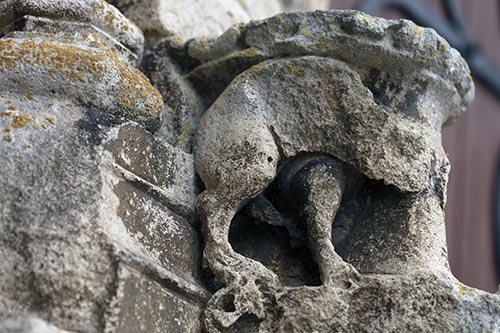 Sculpture peut-être de dragon à Avallon - © Norbert Pousseur