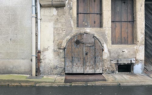 Deux soupirails à Avallon - © Norbert Pousseur