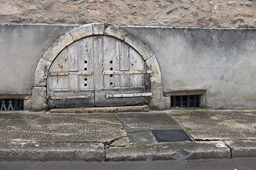 Soupirail à portes ferronées à Avallon - © Norbert Pousseur