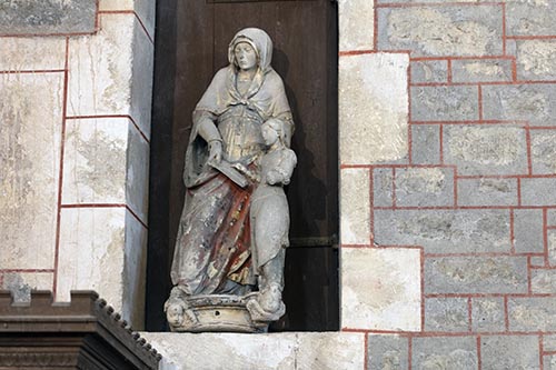 Statue de La Vierge avec St Anne dans l'église d'Avallon - © Norbert Pousseur