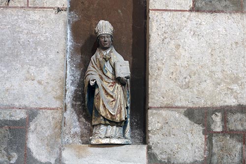 Statue d'évêque dans l'église d'Avallon - © Norbert Pousseur