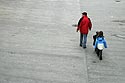 Traversée de place par de jeunes enfants - Baden - © Norbert Pousseur