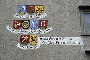 Blasons sur mur de maison - Baden - © Norbert Pousseur