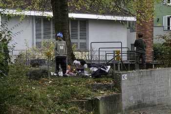 Enfants brûlant du papier - Baden - © Norbert Pousseur