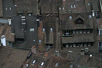 Toits pentus de tuiles dans la vieille ville - Baden - © Norbert Pousseur