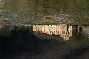 Reflet de bâtisse dans les eaux de la Limmat - Baden - © Norbert Pousseur