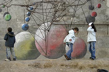 Jeu de balles devant une symphonie de ballons - Baden - © Norbert Pousseur