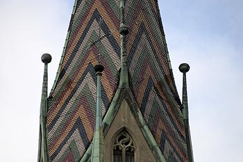 Tuiles multicolores de clocher - Baden - © Norbert Pousseur