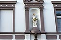 Statue de jeune fermière � hauteur de fenêtre - Bonn - © Norbert Pousseur