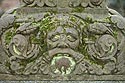 Bas relief à la tête moussue - Bonn - © Norbert Pousseur