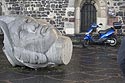 Tête sculptée devant la cathédrale - Bonn - © Norbert Pousseur