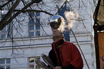 Jongleur sur marché de Noël - Bonn - © Norbert Pousseur