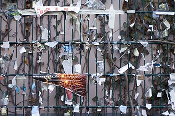 Grille dépouillée de ses affichettes - Bonn - © Norbert Pousseur