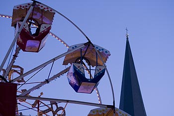 Grande roue sur une place de la ville - Bonn - © Norbert Pousseur