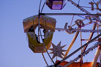 Cabine de grande roue installée sur un marché de Noël - Bonn - © Norbert Pousseur