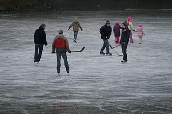 Jeux de patin sur le lac d'Auensee - Bonn - © Norbert Pousseur