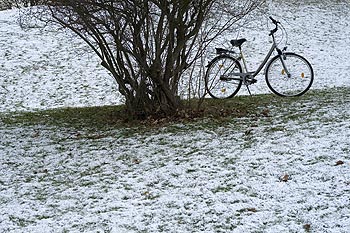 Vélo attendant son propriétaire - Bonn - © Norbert Pousseur