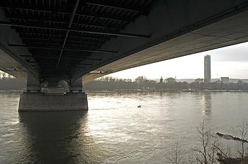 Dessous du pont de Konrad Adenauer - Bonn - © Norbert Pousseur