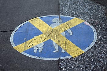 Panneau de sol d'interdiction de circulation de  piétons - Bonn - © Norbert Pousseur