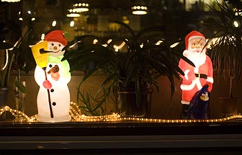 Figurines illuminées de bonhomme de neige et père Noël - Bonn - © Norbert Pousseur