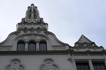 Faîte de demeure à arabesques - Bonn - © Norbert Pousseur