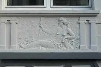 Jeune grâce en bas relief - Bonn - © Norbert Pousseur