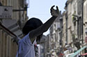 Bras levés dans la rue - Bordeaux - © Norbert Pousseur