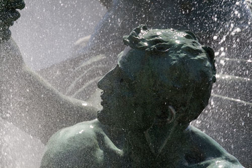 Dialogue dans la fontaine - Bordeaux - © Norbert Pousseur