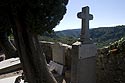 Le cimetière qui domine Chateaudouble - © Norbert Pousseur