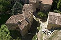 Un des toits de Chateaudouble depuis la tour du cimetière - © Norbert Pousseur