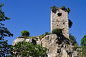Perché sur son rocher, l'ancien temple - citerne du village - © Norbert Pousseur