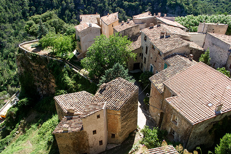 Les toits de Chateaudouble depuis la tour d'un des anciens châteaux - © Norbert Pousseur