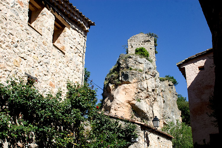 La tour du cimetière qui domine Chateaudouble - © Norbert Pousseur