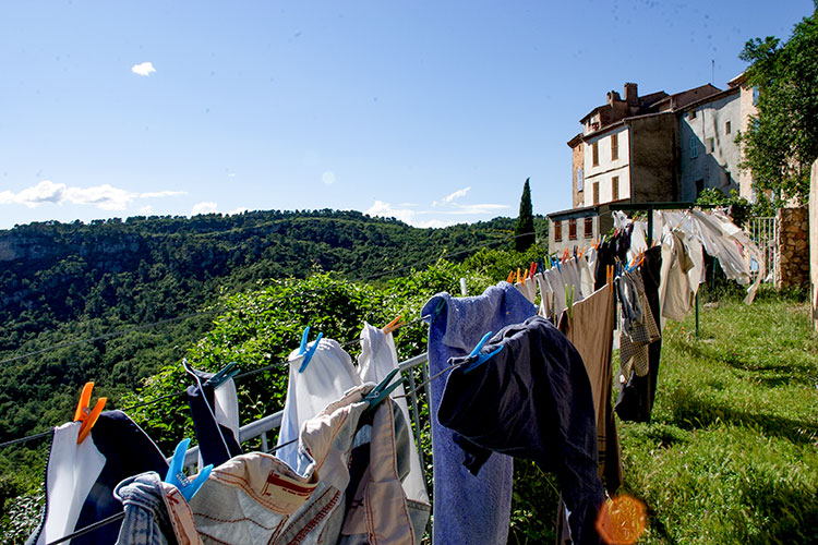 Chateaudouble perché sur sa colline - © Norbert Pousseur