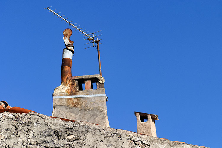 Cheminée à trois sorties mixtes - © Norbert Pousseur