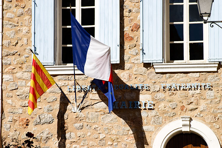 Façade de la mairie de Chateaudouble - © Norbert Pousseur
