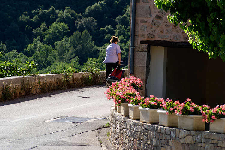 Vers la sortie de Chateaudouble - © Norbert Pousseur