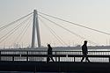 Passants sur le pont Deutzer - Cologne - Koeln - © Norbert Pousseur