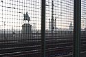 Les monuments le long du Rhin à travers un grillage - Cologne - Koeln - © Norbert Pousseur
