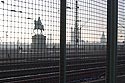 Les monuments le long du Rhin � travers un grillage - Cologne - Koeln - © Norbert Pousseur